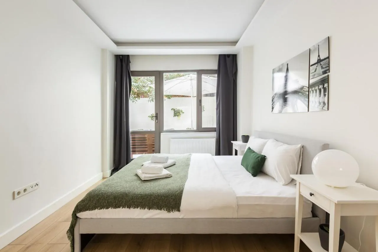 Chic, Cozy Apartment With Garden In Besiktas Istanbul Turkey