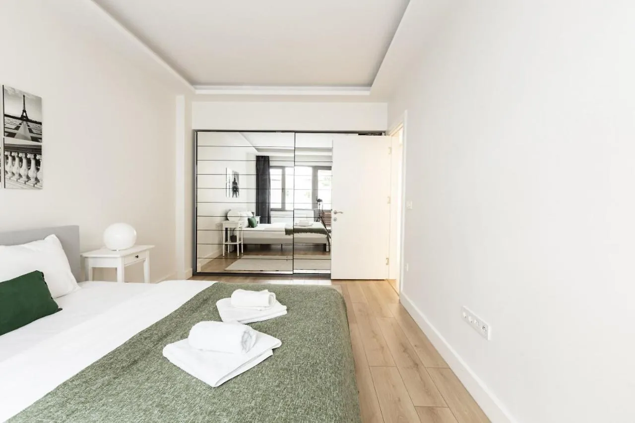 Chic, Cozy Apartment With Garden In Besiktas Istanbul