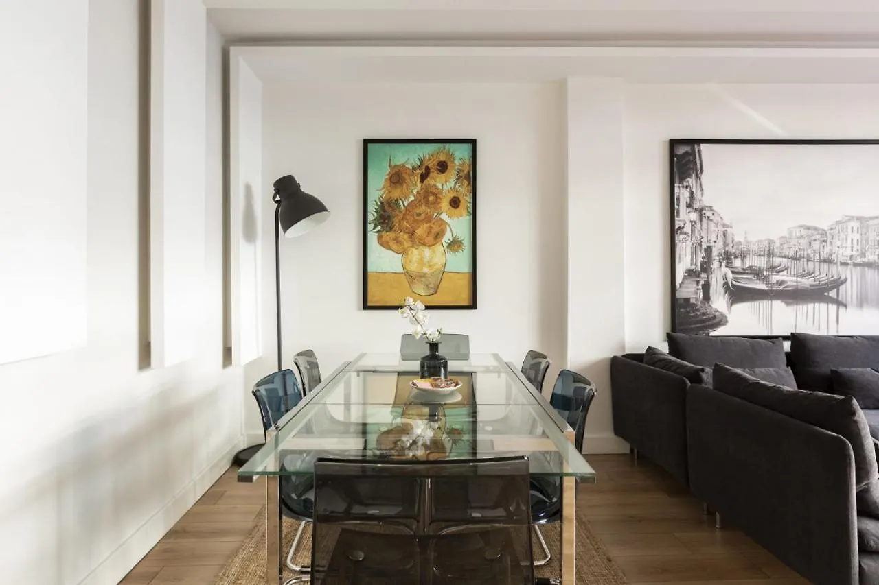 Chic, Cozy Apartment With Garden In Besiktas Istanbul